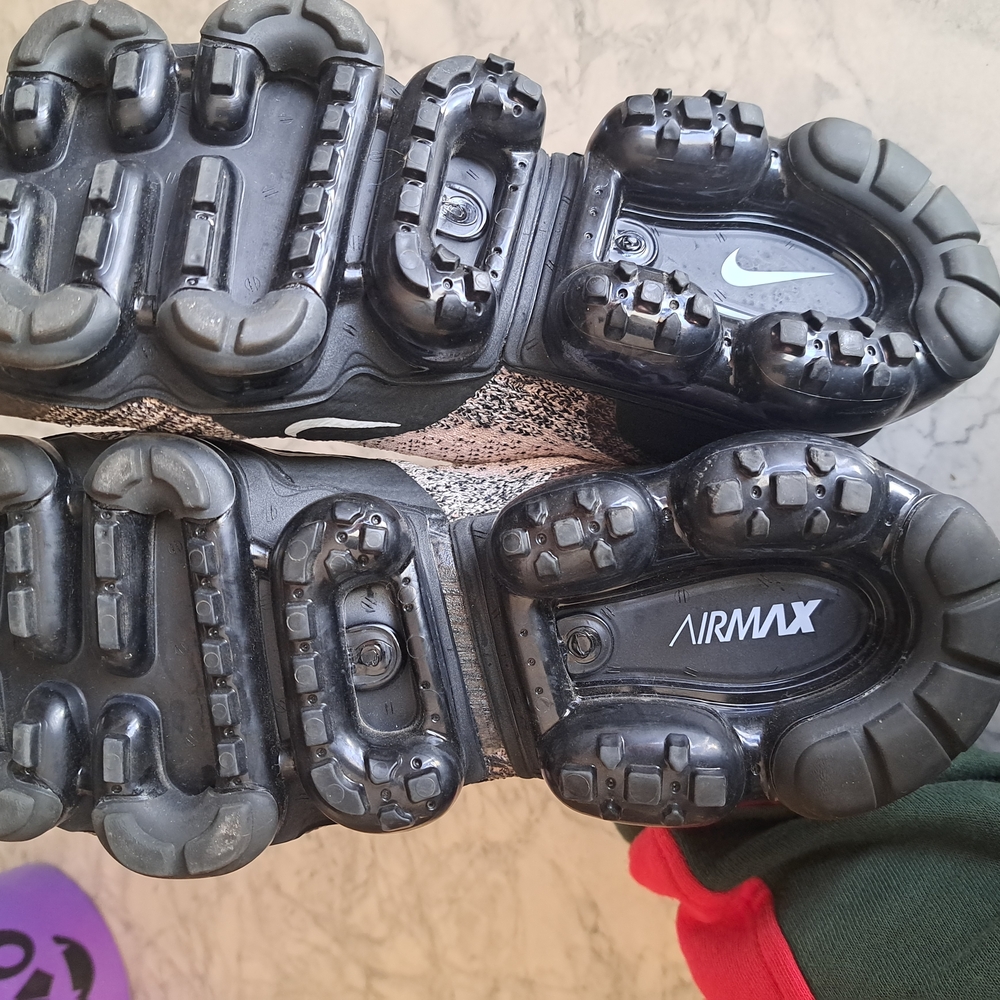 Nike Mens VaporMax Flyknit Shoes -‎ Black and White - Picture 4 of 5